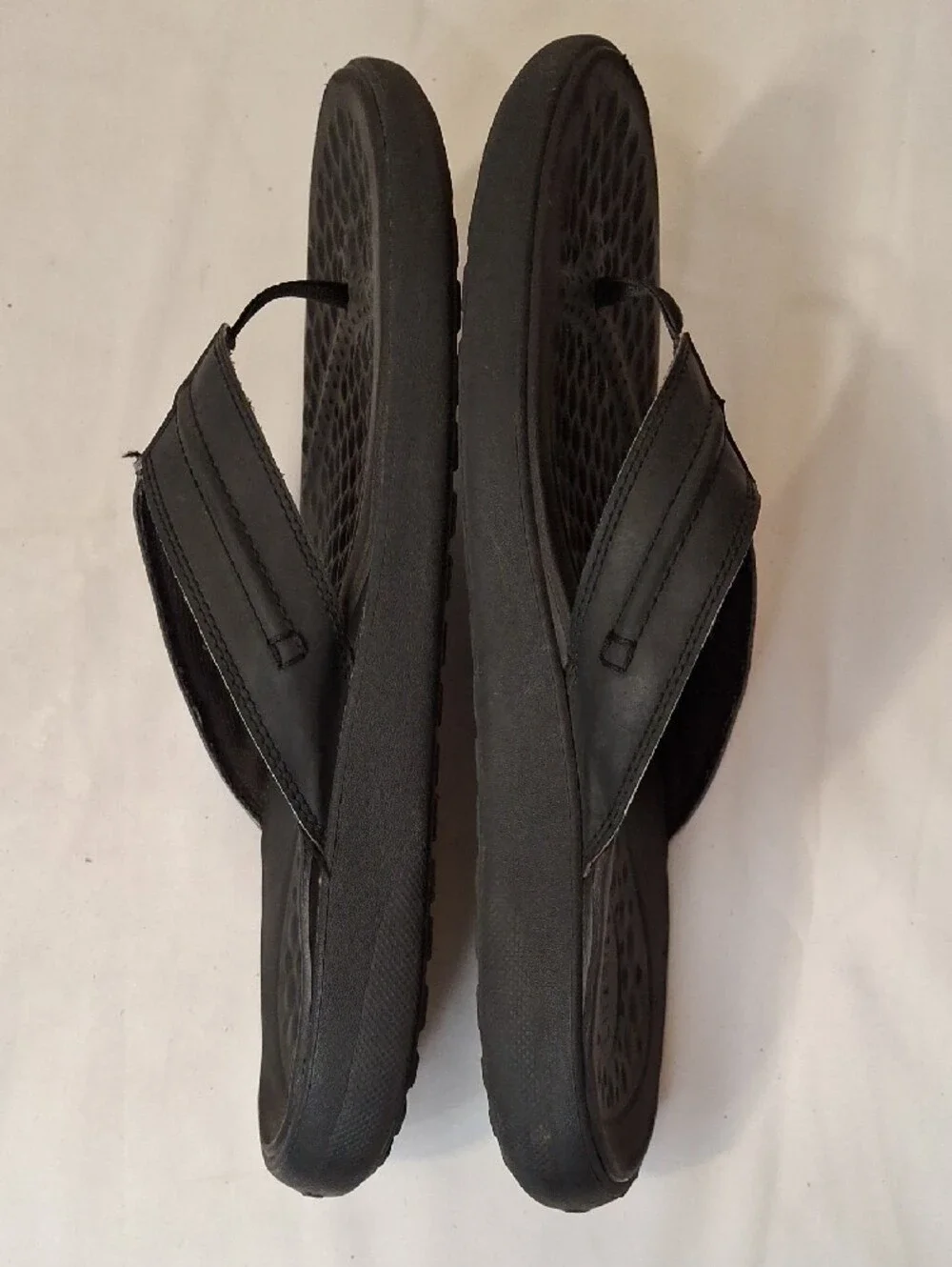 Crocs Mens Yukon Vista II Thong Flip Flop Sandals. Cushioned Footbed